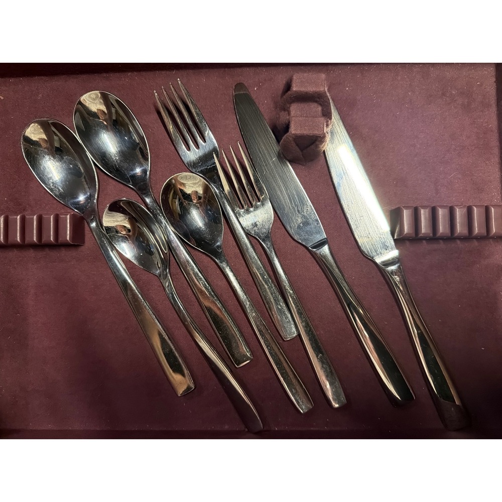 Mikasa Delano 18/10 Stainless Steel Flatware 8 ‎ Piece Set Knives Forks Spoons